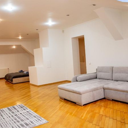 Apartment Kostyushka Lviv Buitenkant foto