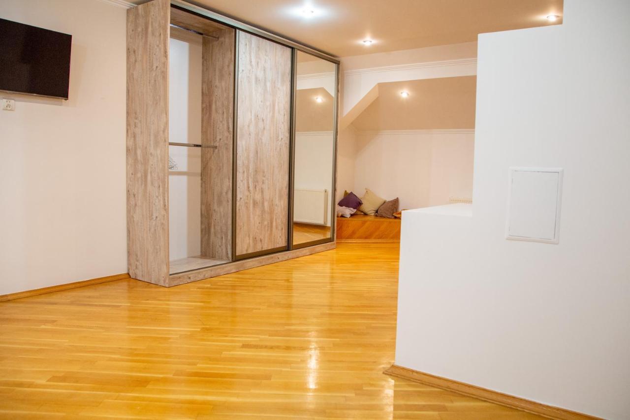 Apartment Kostyushka Lviv Buitenkant foto