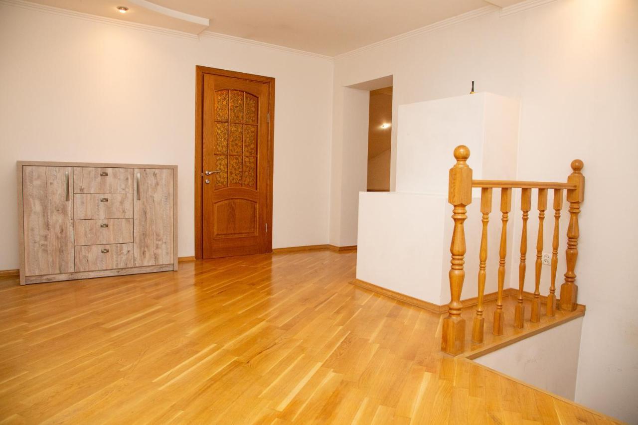 Apartment Kostyushka Lviv Buitenkant foto