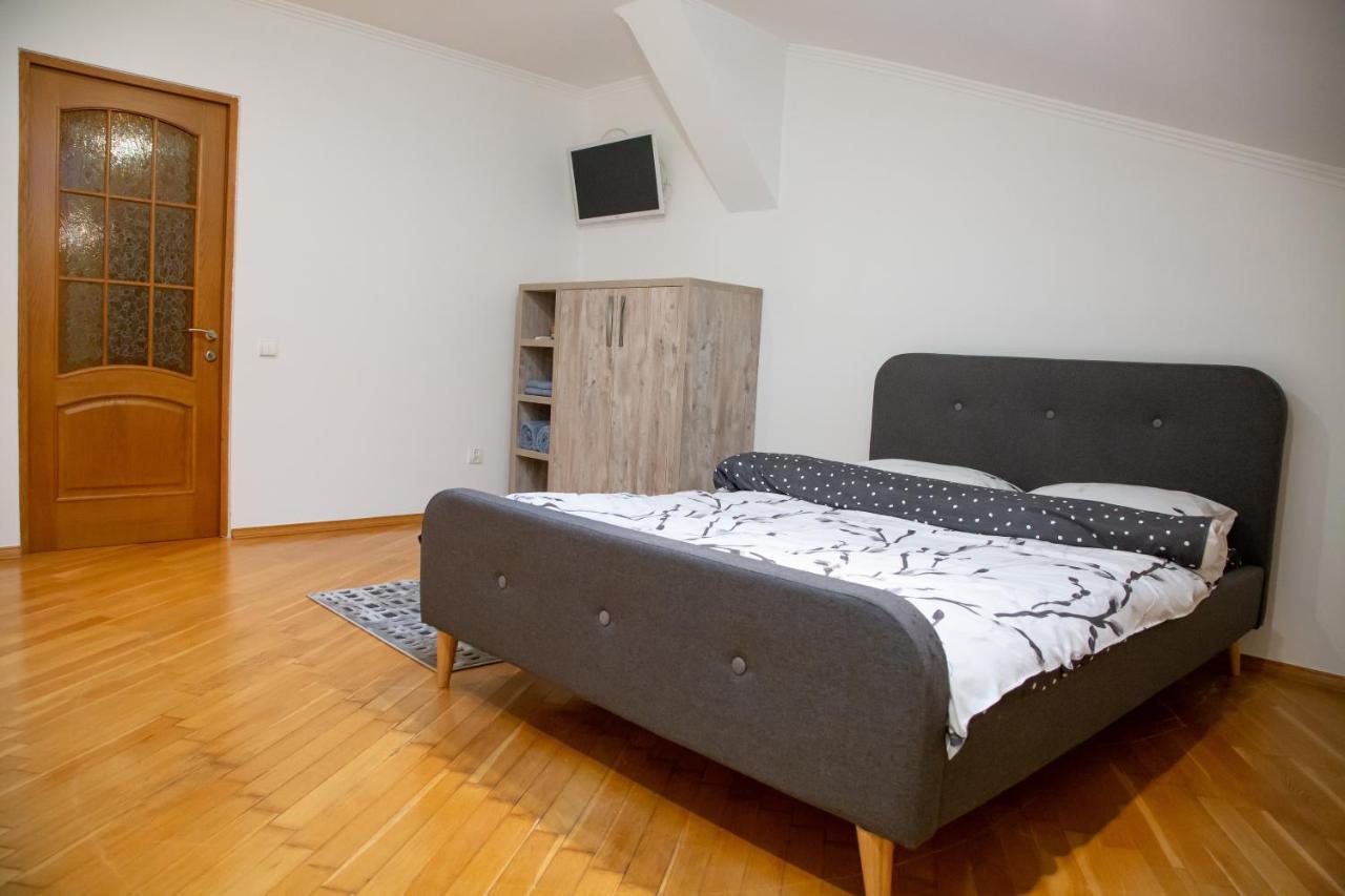 Apartment Kostyushka Lviv Buitenkant foto