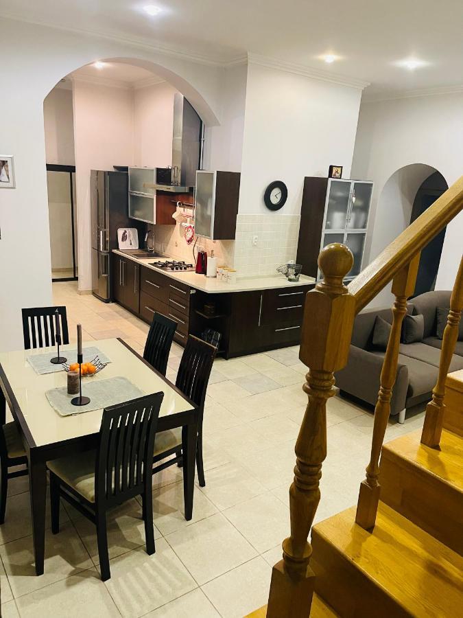 Apartment Kostyushka Lviv Buitenkant foto