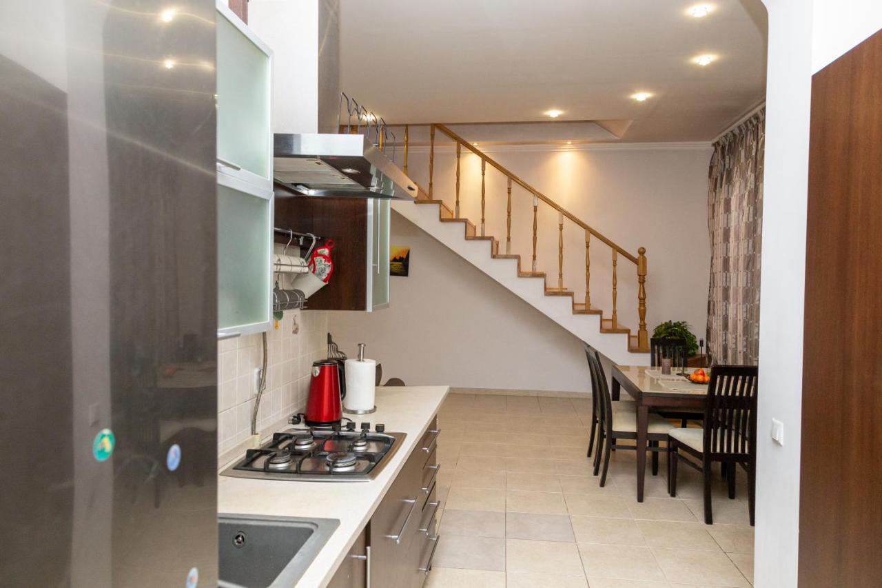 Apartment Kostyushka Lviv Buitenkant foto