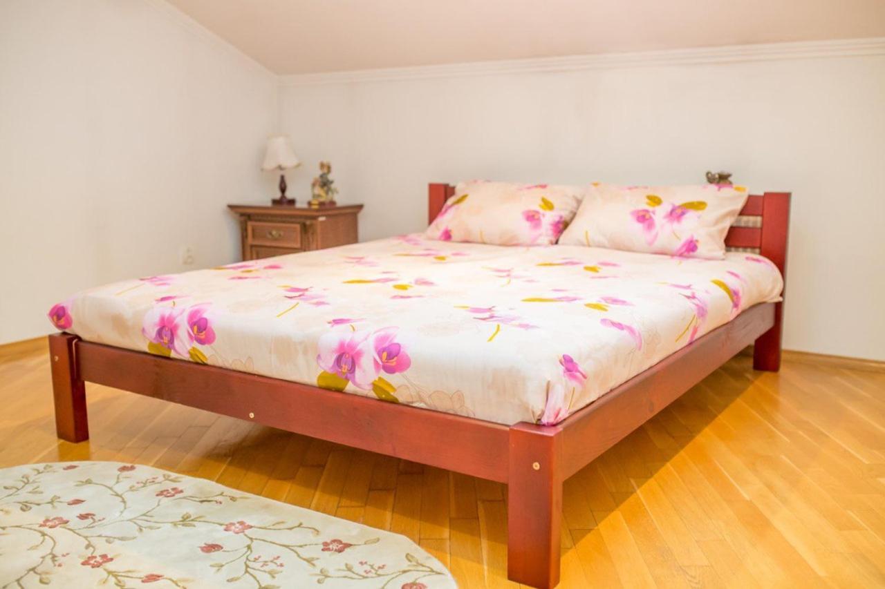 Apartment Kostyushka Lviv Buitenkant foto